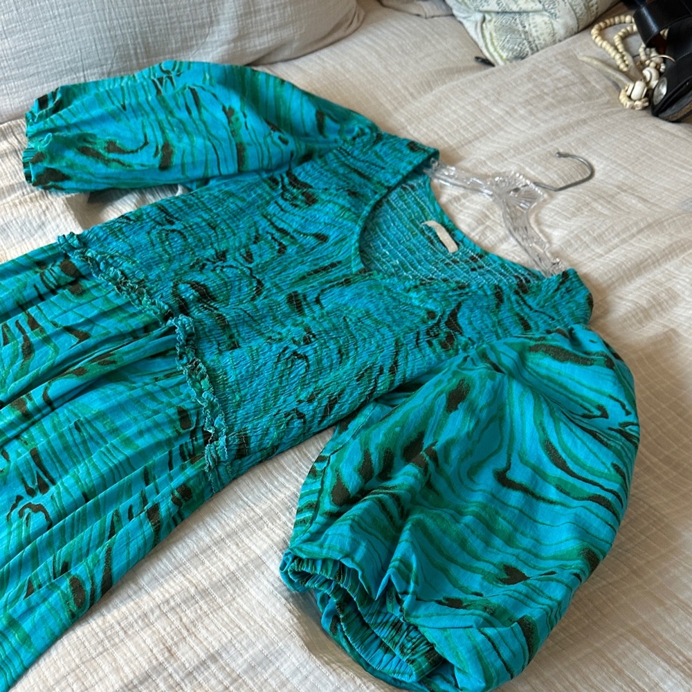 Chic Teal Patterned Midi Dress - image 2